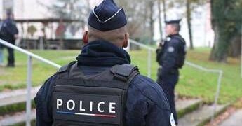 Tre donne accoltellate sulla metro di Parigi. Arrestato l’aggressore