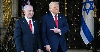 Trump: “Netanyahu è eroe che va graziato, senza di lui Israele non esisterebbe”