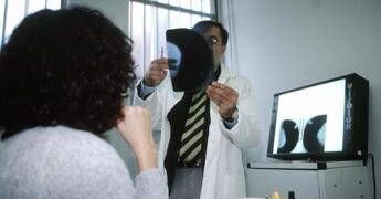 Tumori, al Sud 15% donne cambia regione per chirurgia seno, punte del 50% in Calabria