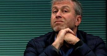 Ucraina, Abramovich darà soldi a Kiev: 2,5 miliardi dalla vendita del Chelsea