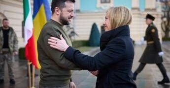 Ucraina, Meloni sente Zelensky: “Sostegno a piano Usa, presto invio forniture”