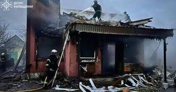 Ucraina-Russia, notte di fuoco su Kiev. Oggi Trump e Zelensky in call con i leader Ue