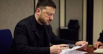 Ucraina-Russia, oggi a Berlino nuovo round per la pace: Zelensky pronto a rinunce