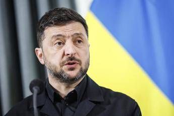Ucraina, Zelensky: “Pace ma non ad ogni costo”. Usa propongono trilaterale con Kiev e Mosca