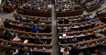 Ucraina, nuovo scandalo corruzione scuote Kiev: alcuni deputati incriminati per aver venduto voti