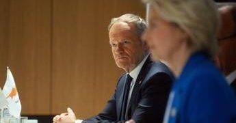 Ucraina, si apre il Consiglio Ue. Tusk: “Soldi oggi o sangue domani in Europa”