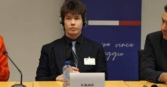 Ue, al convegno Pro Vita la testimonianza di un detransitioner: “Stop esperimenti su bambini”