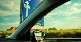 Viaggiare in sicurezza durante le feste: i controlli fondamentali da fare all’auto