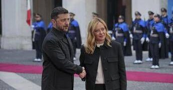 Zelensky da Meloni a Palazzo Chigi: “Di lei mi fido. Io sempre pronto a elezioni”