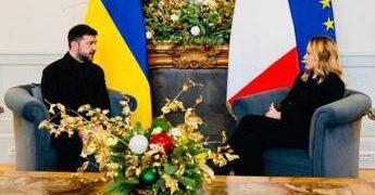 Zelensky dal Papa e poi da Meloni: “Conto sul sostegno dell’Italia”. E annuncia: “Pronto alle elezioni”