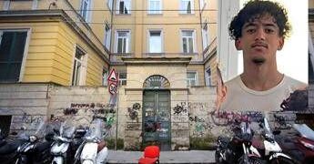 Aba ucciso a scuola, parla l’ex fidanzata di Atif: “Dopo le coltellate è venuto da me, lo sguardo freddo e l’arma ancora in mano”