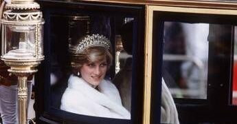 Addio a David Thomas, lo storico ‘Gioielliere della Corona’: l’incontro con la famiglia reale