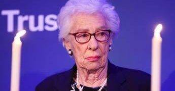Addio a Eva Schloss, amica d’infanzia e sorellastra di Anne Frank
