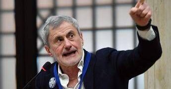 Alemanno, da Sorveglianza ok a riduzione pena: lascerà il carcere il 24 giugno