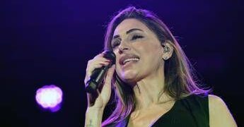 Anna Tatangelo, tour rimandato: “Non è una decisione facile, ho bisogno di tempo”