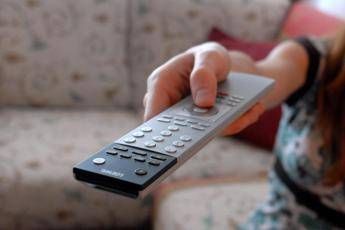 Ascolti tv, 29 gennaio: ‘Don Matteo’ su Rai1 domina con 23,4%