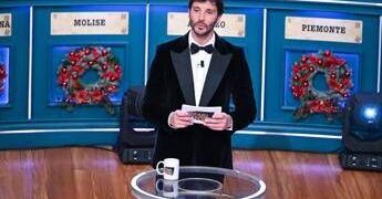 Ascolti tv, De Martino ‘re’ della prima serata: vince ‘Affari Tuoi – Lotteria Italia’ con 35,9%