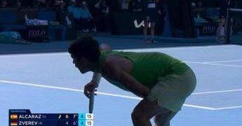 Australian Open, Alcaraz e il medical time out per crampi: perché Zverev ha ragione