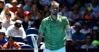 Australian Open, Medvedev non rinuncia a nazionalità russa: “Non ci ho mai pensato”