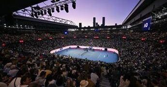 Australian Open, malore sugli spalti: interrotta Alcaraz-Paul