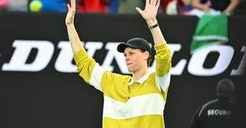 Bagni ghiacciati, partite a Fifa e passeggiate: la routine di Sinner agli Australian Open