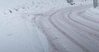 Belluno, non ha biglietto bus: 11enne costretto a farsi 6 chilometri a piedi sotto la neve
