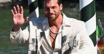 Can Yaman, chi è la star delle soap turche arrestato per droga