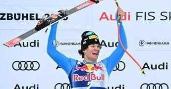 Capolavoro Franzoni, trionfo e lacrime nella discesa libera di Kitzbuehel: “Sto tremando”