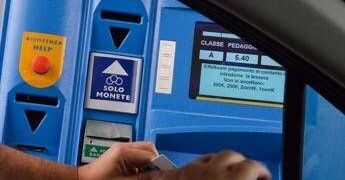 Carburanti, pedaggi, Rc auto: “Aumenti a raffica nel 2026”