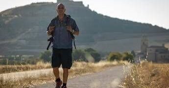 Checco Zalone fa esplodere la febbre per il Cammino di Santiago, atteso boom di italiani