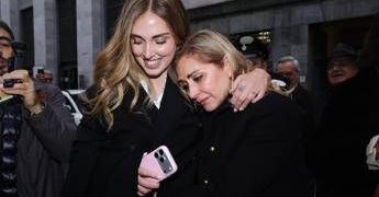 Chiara Ferragni prosciolta, l’affetto di amici e famiglia: “Per sempre al tuo fianco”
