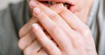 Da mangiarsi le unghie al ‘ghosting’, perché lo facciamo? “E’ sopravvivenza”