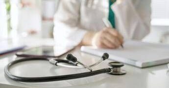 Dai medici ai content creator: ecco le professioni che guadagnano di più e i settori in crescita