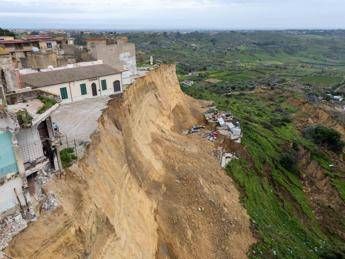 Danni ciclone Harry, l’esperto: “Dirottare i fondi del Ponte è inutile e demagogico, le risorse ci sono: usiamole”