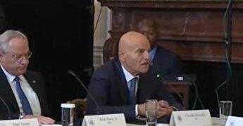 Descalzi: “Eni è pronta a investire in Venezuela e a lavorare con le compagnie Usa”