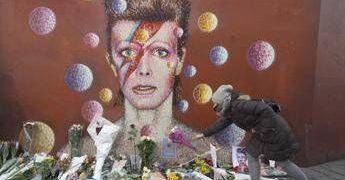 Dieci anni senza David Bowie, l’eredità immortale del Duca Bianco