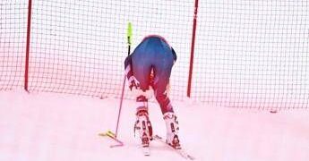 Discesa femminile Crans Montana cancellata, cadute 3 sciatrici su 6: paura per Vonn