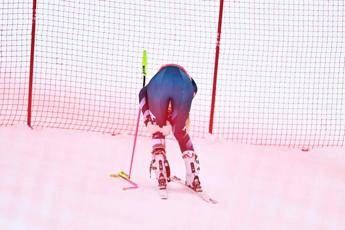 Discesa femminile Crans Montana cancellata, cadute 3 sciatrici su 6: paura per Vonn
