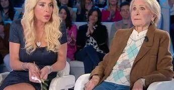 Domenica In, Valeria Marini e la mamma da Mara Venier: cosa è successo un anno fa