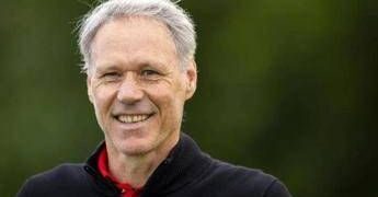 Ex calciatore Van Basten caregiver della moglie malata, Vaia: “Tanti non possono farlo”