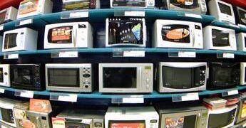 Forno a microonde, fa male alla salute? La verità sulle radiazioni