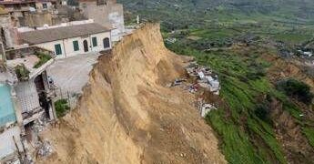 Frana Niscemi, sindaco agli abitanti: “Rispettate i divieti di accesso nella zona rossa”