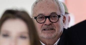 Francia, 4 anni a ex senatore Guerriau: ha drogato collega per usarle violenza