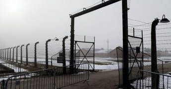 Giorno della Memoria, Meloni: “Pagina buia, condanniamo complicità del regime fascista”