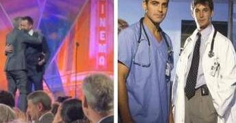 Golden Globe, The Pitt tra i vincitori. L’abbraccio di Noah Wyle con il collega di ER George Clooney