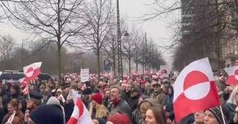 Groenlandia, in migliaia a Copenaghen contro Trump. C’è anche delegazione del Congresso Usa