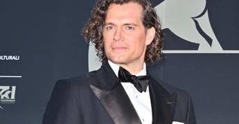 Henry Cavill è Highlander, ecco le prime immagini del nuovo film