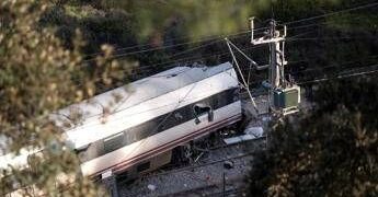 Incidente ferroviario Spagna, 41 morti: indagini su binari e vagone deragliato