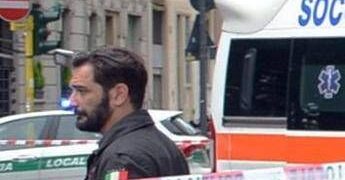 Incidente in corso Sempione a Milano tra mezzo Amsa e due auto: un morto e due feriti