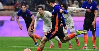 Inter-Pisa, rigore per i nerazzurri. Poi Chivu chiede un rosso: proteste a San Siro